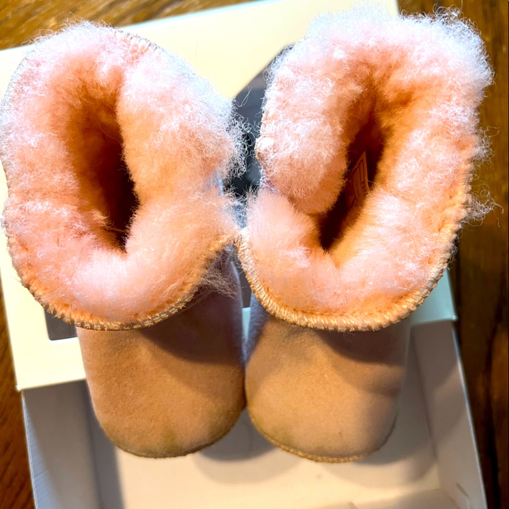 Baby pink uggs